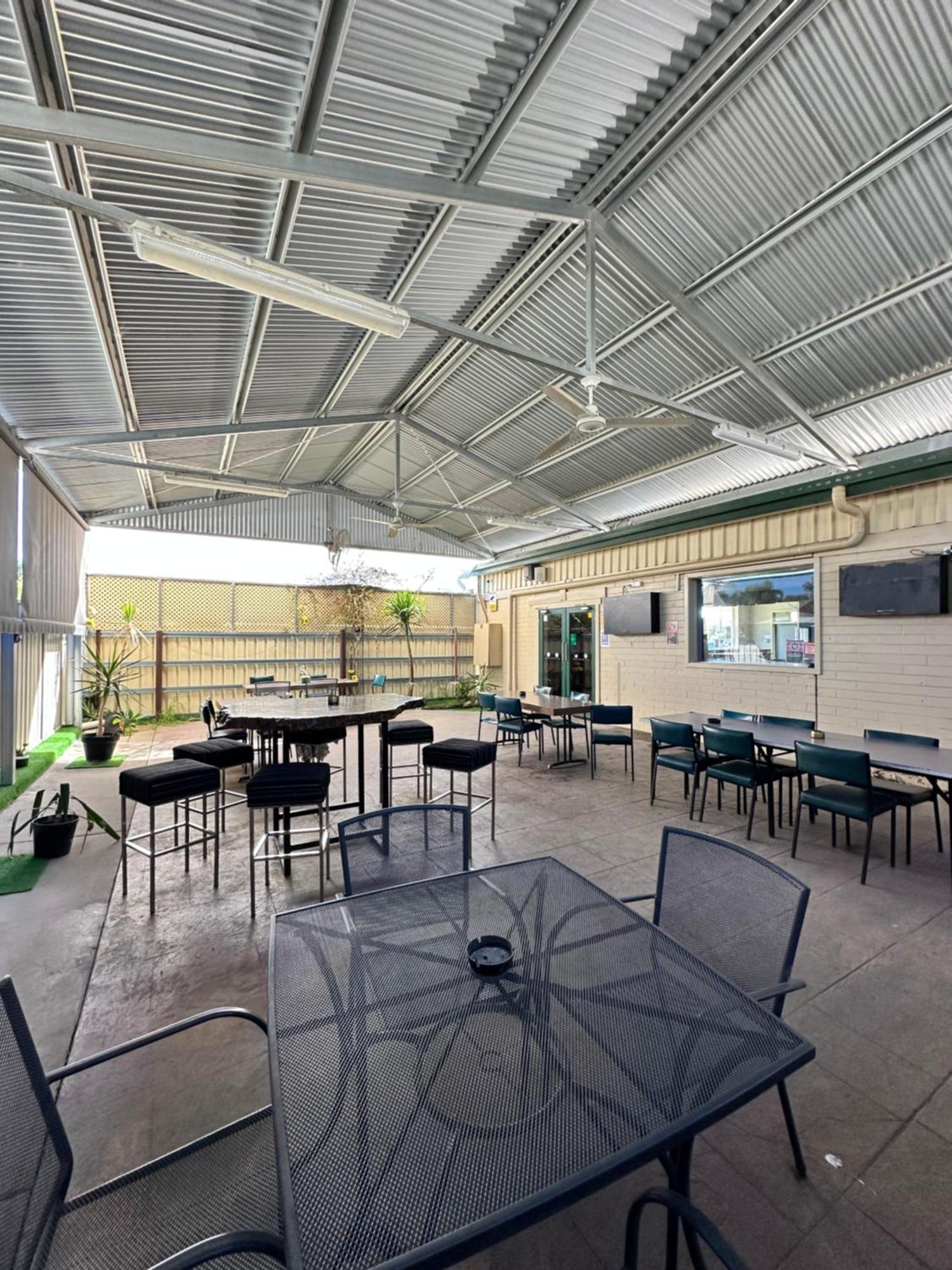The Shamrock Hotel Balranald Dış mekan fotoğraf