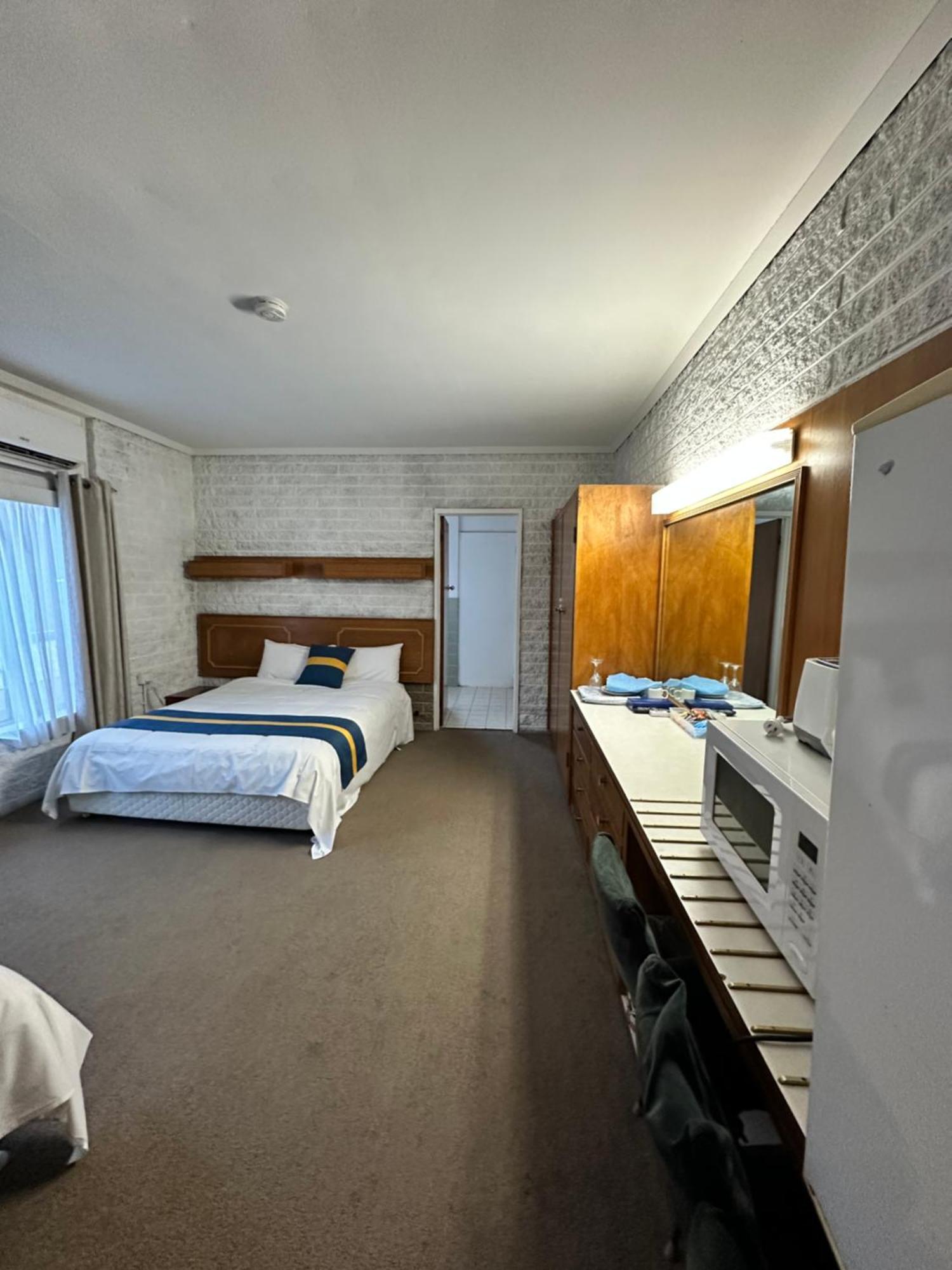 The Shamrock Hotel Balranald Dış mekan fotoğraf
