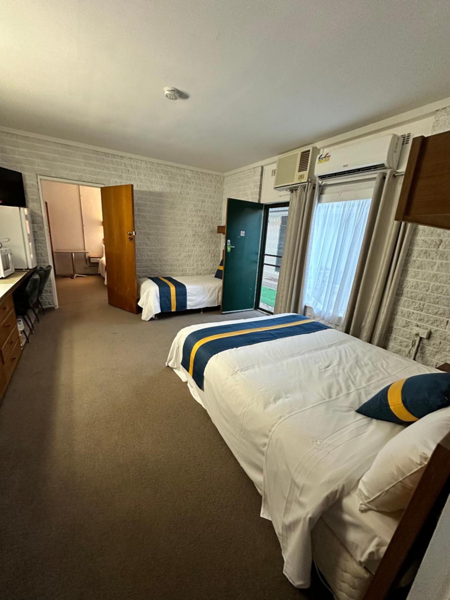 The Shamrock Hotel Balranald Dış mekan fotoğraf