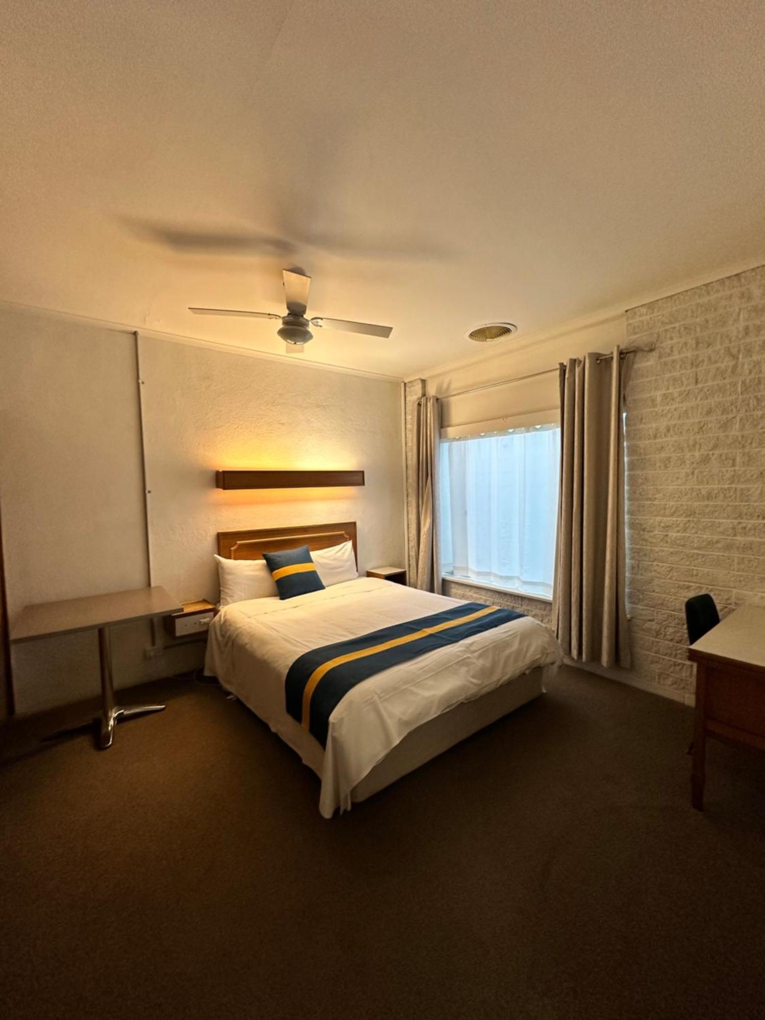 The Shamrock Hotel Balranald Dış mekan fotoğraf